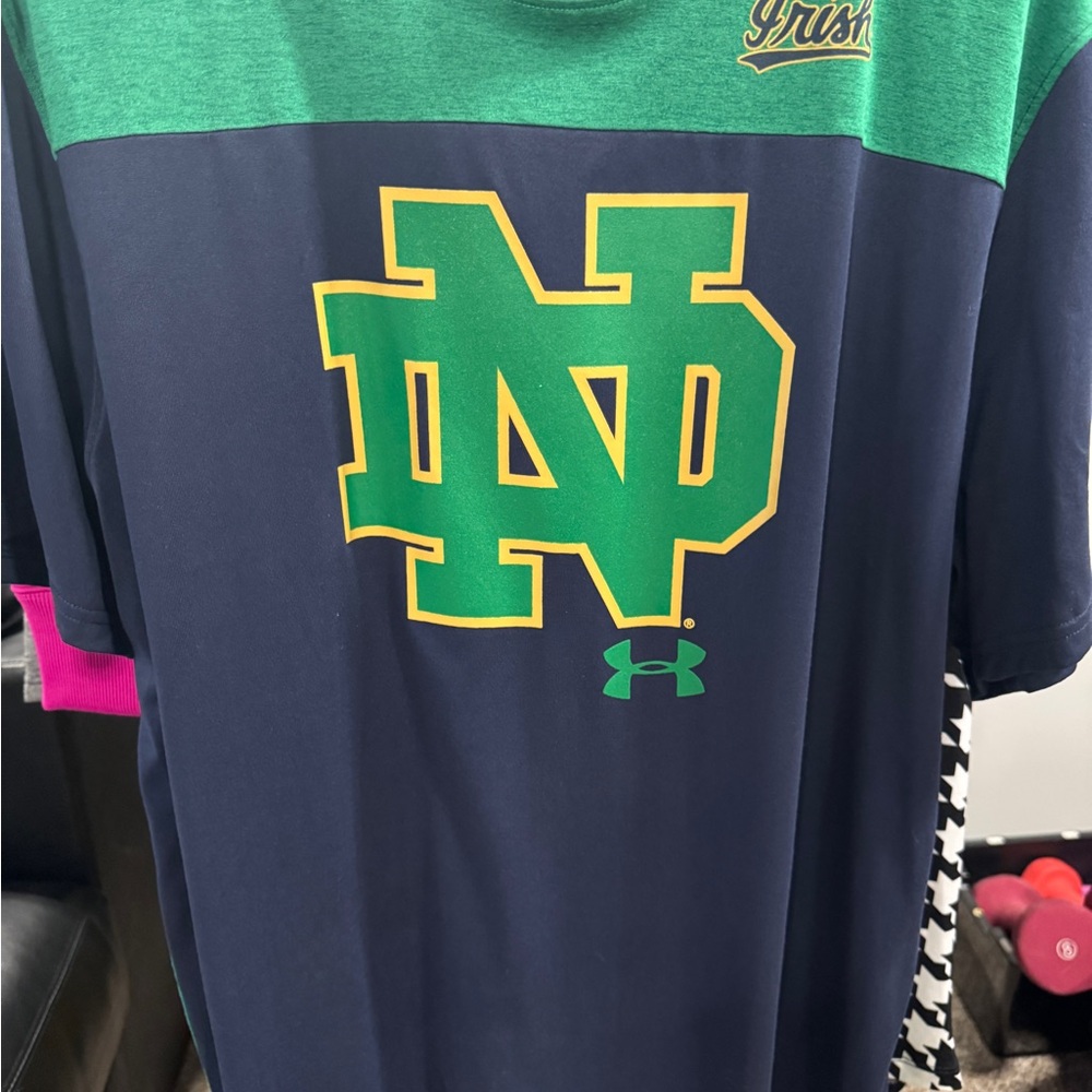 Under Armour Men’s Navy and Green ND Logo Tee SZ XL
